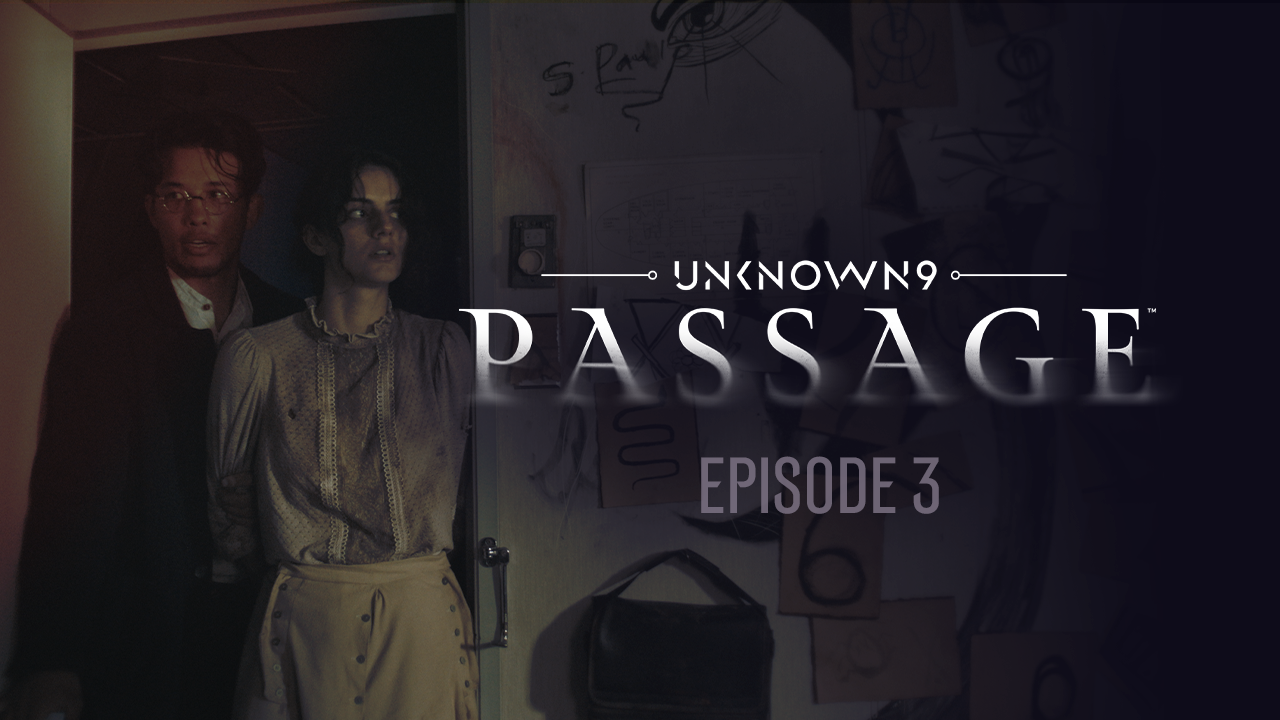 Thomas and Amelia enter one of the ship's cabins whose walls are plastered with mysterious symbols. 