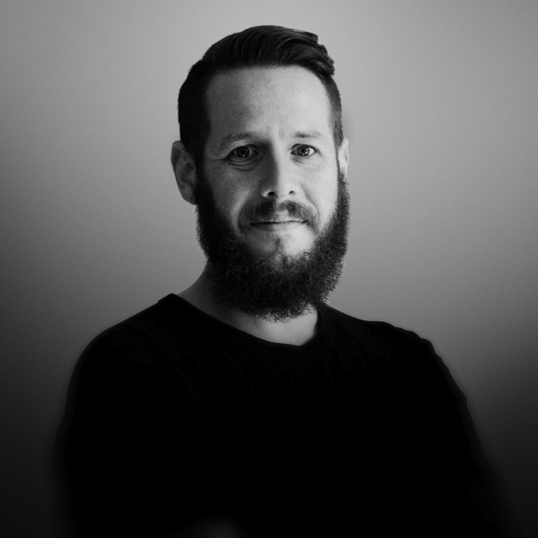 Scénariste de Unknown 9: Passage et directeur narratif de Reflector Entertainment, Tomas Street